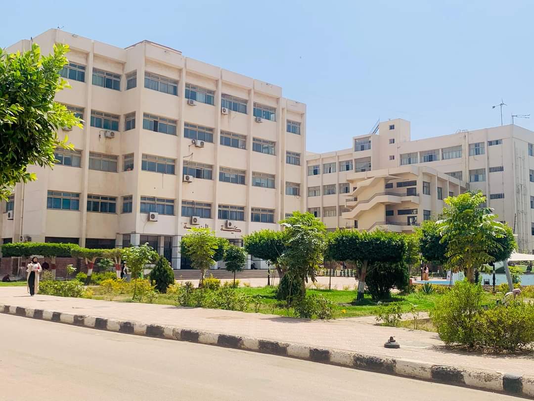Lawnha0's tweet photo. يبختنا بجامعة الزقازيق والله 🥰💚💚💚

- عمرك شوفت جمال كدا؟ دي مش جامعة في أوروبا دي جامعتنا جامعة الزقازيق. 🥰💚

#حملة_لوّنها 
#بالأخضر_نحليها 
#جامعة_الزقازيق https://t.co/6Ww4AgHjTk
