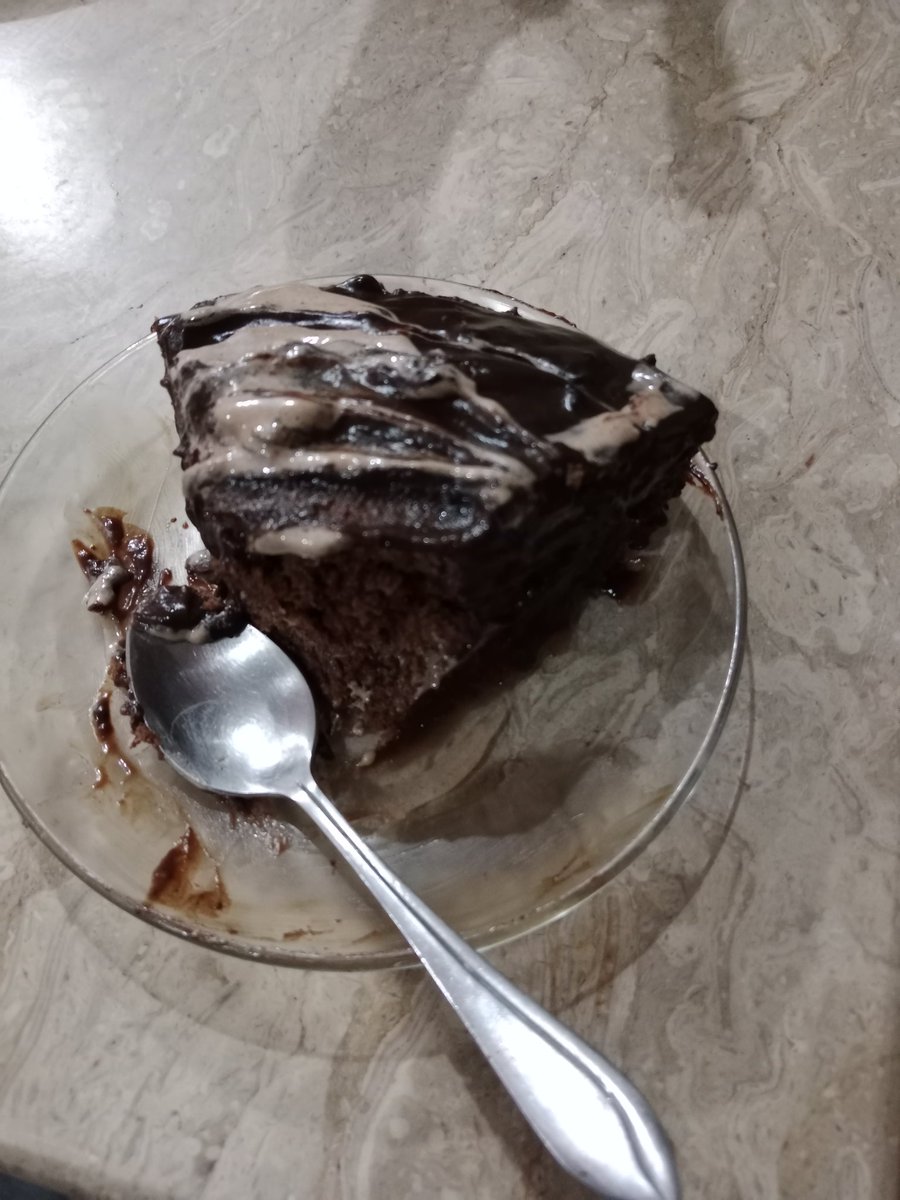ہوم میڈ چاکلیٹ کیک کا مزہ ہی اور ہے 😋 تھینکس سائرہ @ChotiSheikhni