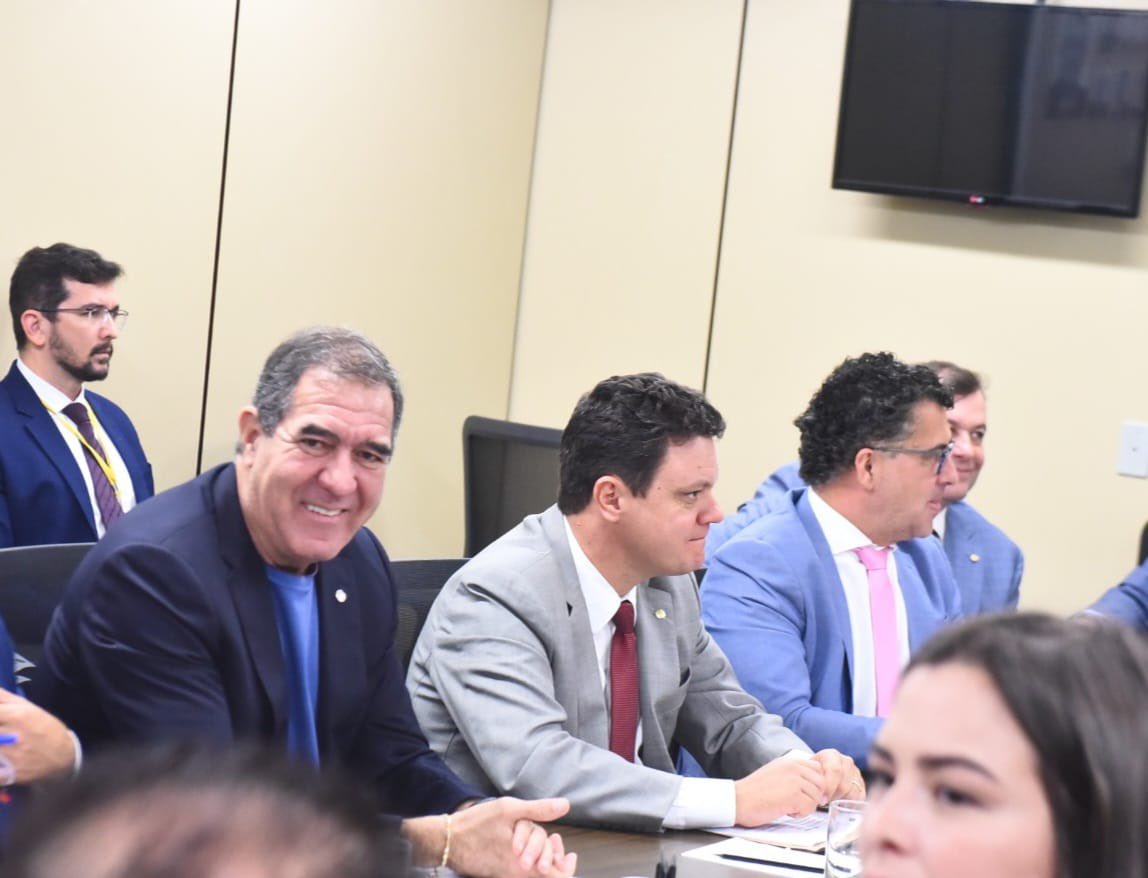 psdcamara's tweet photo. #TimePSD na reunião de líderes da base. O líder Antonio Brito e os deputados @pedropaulo e @luizgastaoce participaram da reunião de líderes da base que discutiu as prioridades da pauta da Câmara, como a manutenção dos benefícios ao setor de eventos e turismo, o Perse (PL 1026/24) https://t.co/QoVZnLgPaO