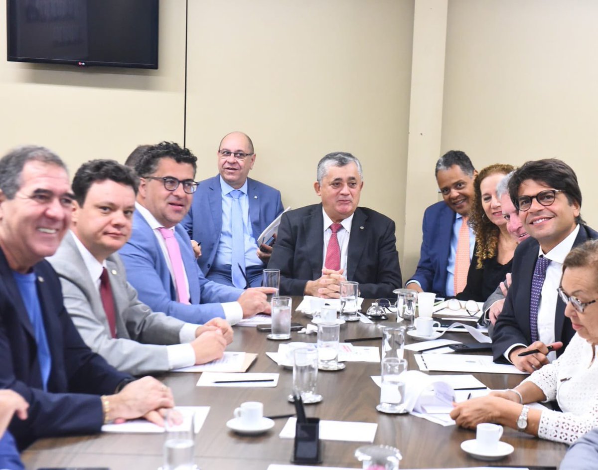 psdcamara's tweet photo. #TimePSD na reunião de líderes da base. O líder Antonio Brito e os deputados @pedropaulo e @luizgastaoce participaram da reunião de líderes da base que discutiu as prioridades da pauta da Câmara, como a manutenção dos benefícios ao setor de eventos e turismo, o Perse (PL 1026/24) https://t.co/QoVZnLgPaO