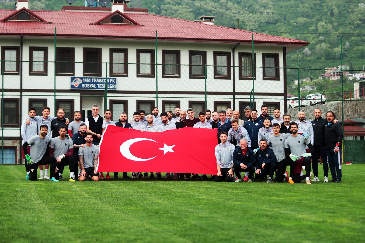 23 Nisan Ulusal Egemenlik ve Çocuk Bayramımız Kutlu Olsun 1461 Trabzon FK’mız, 28 Nisan Pazar günü kendi sahasında oynayacağı Serik Belediyespor maçı hazırlıklarına bugün yaptığı antrenmanla başladı. Antrenmanda Başkanımız Celil Hekimoğlu, Yönetim Kurulu Üyelerimiz, Teknik