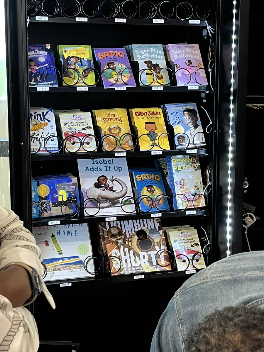 Happening now: The #bookvendingmachine is being filled with art themed books thanks to #APSFineArts and @HighMuseumofArt who collected books to share with our @apsupdate students. Thank you! 🖼️ 🎨 📚 #buildacitythatreads @melsithole @erickson_sarah_