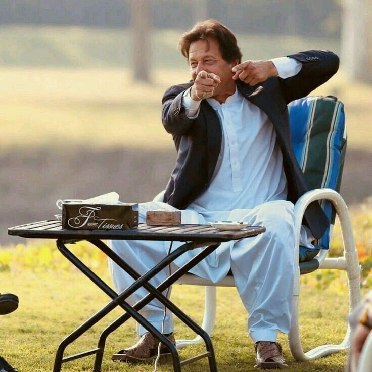 اس وقت سوشل میڈیا پر عمران خان کی رہائی کے لئے کوئی مؤثر آواز نہیں اٹھا رہا ہے اس لئے کل شام 4 بجے #قوم_کی_جان_کو_رہاکرو ٹرینڈ میں حصہ لیں اور لیڈرشپ سے خان کی رہائی کے لئے ملک گیر احتجاج کا مطالبہ کریں کیا آپ سب تیار ہیں؟ 🧐