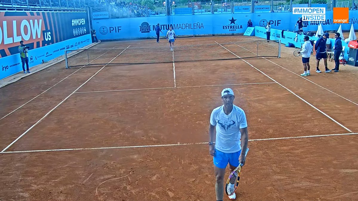 🎾 Rafael Nadal is practising right now against Jiri Lehecka Seems to be keeping an eye on the fixed camera... 🧐 Full practice in the Mutua Madrid Open's stream in Youtube (Court 13)