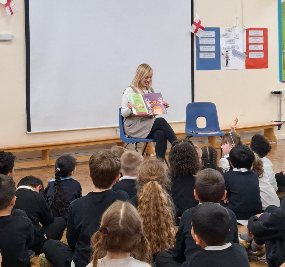 kirstyljones's tweet photo. Such a joy to read to children at @hogarthlead for the #BigReadingChallenge, raising awareness and money for the Nottingham Imagination Library 📚 The children were so engaged and we all loved the stories! If you can, please donate to: https://t.co/KlZbfsEs1x https://t.co/s4uP65y2yd