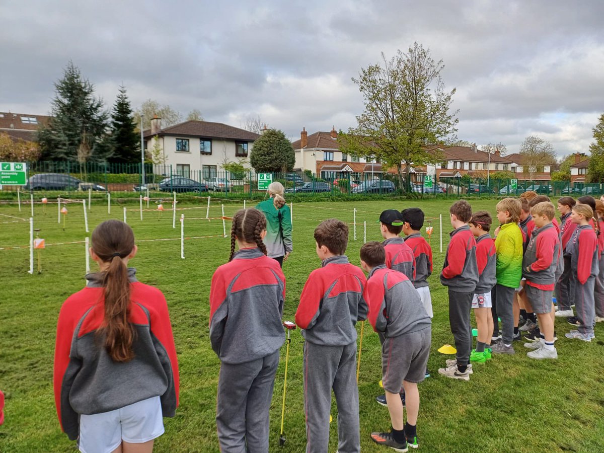 Rang a 4,5 agus 6 had a fantastic day trying out some orienteering on our grass area today! A big go raibh maith agat to Eileen from @orienteeringIRE for her hard work and for making the day so enjoyable!🏃🏻‍♂️⏱️📍🧭🗺️