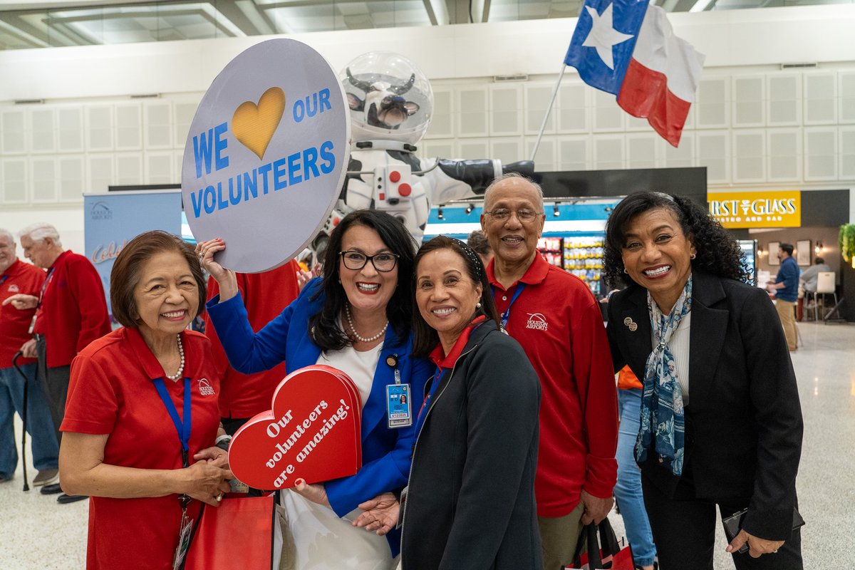 We love our airport volunteers! 😍 They do an outstanding job of making travelers feel right at home when they arrive in Houston. Their welcoming smiles help ease any stress and create a comfortable start to their journey. Happy #NationalVolunteerWeek!