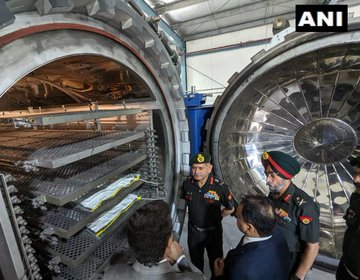 As part of interaction with the defence production  ecosystem, Indian Army Vice Chief Lt Gen Upendra Dwivedi visited various public and private sector production facilities in Kanpur. Lt Gen Dwivedi was briefed by Heads of Organisations at Defence Materials & Stores Research and