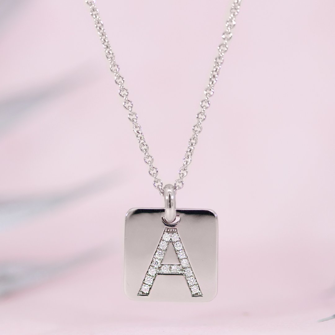 JFriedman1933's tweet image. Trust us, she wants diamonds. Prove you’ve been listening.
The square version of our Classic Diamond Initial Pendant.💎

#JackFriedmanJewellers #initial #pendant #jewellery #diamonds