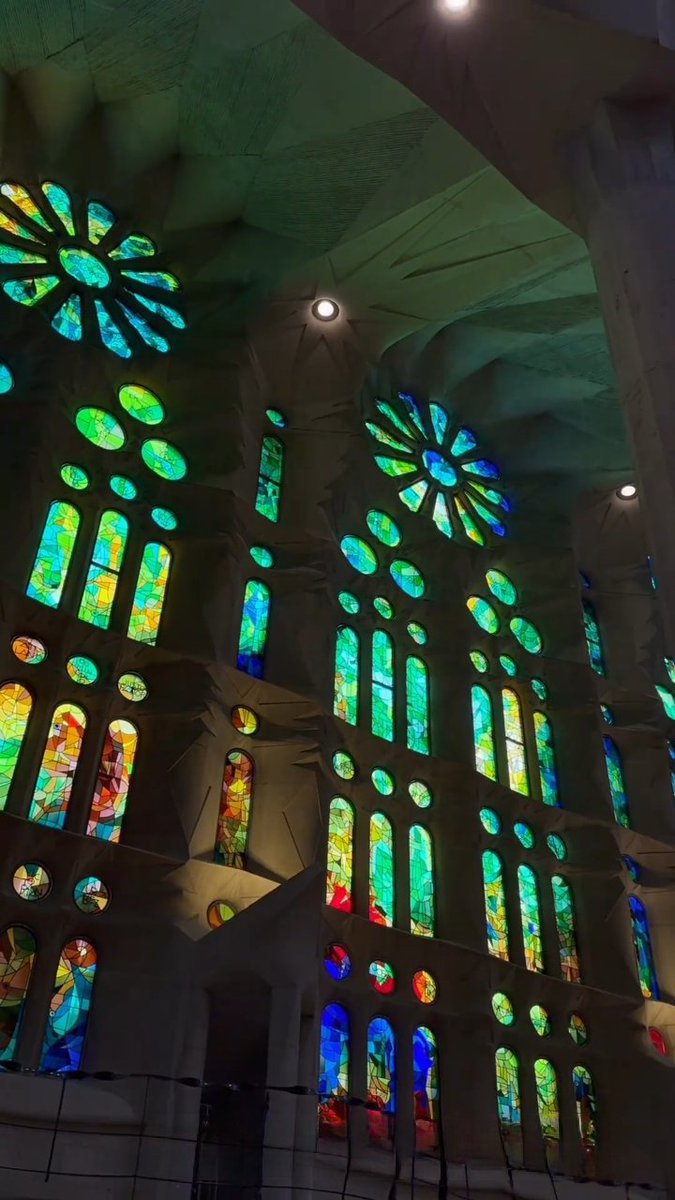 amandinha_btt's tweet photo. Amanda na Sagrada Família!! 🧡🇪🇸
@draameirelles #DocBar https://t.co/X9LMkduAbE