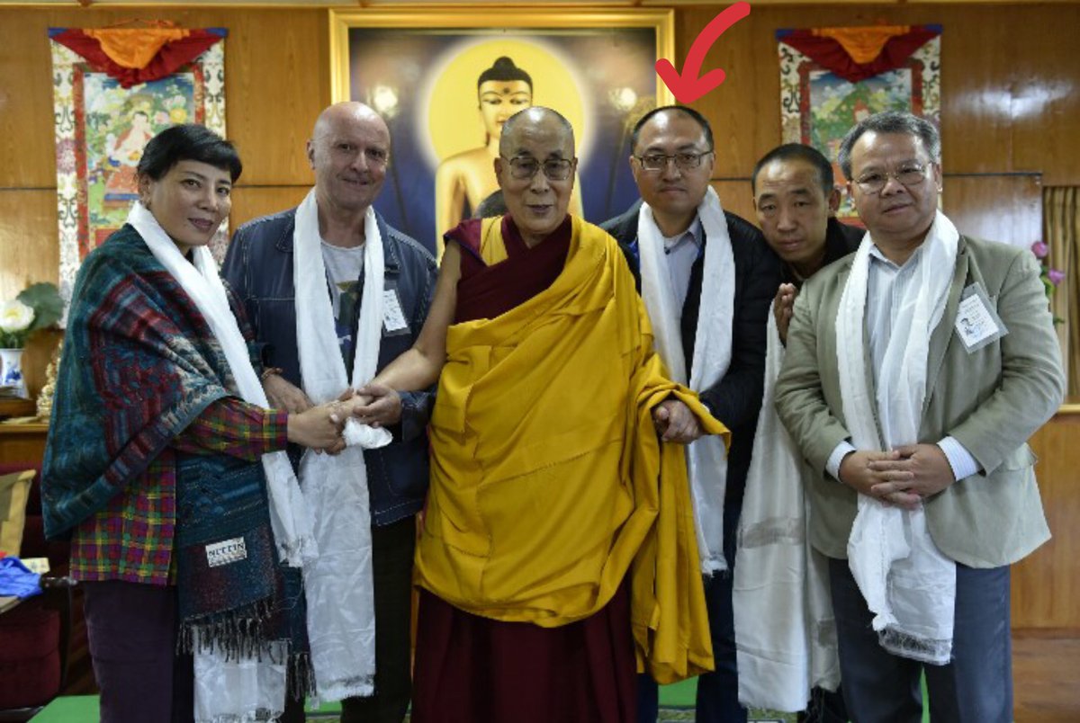 Left pic: 🇩🇪 MEP Maximilian Krah and his aide Jian Guo (郭建), who’s been arrested and charged with spying for China… (x.com/christianfuchs…) Right pic: Jian Guo, Dalai Lama and others (x.com/suyutong/statu…)