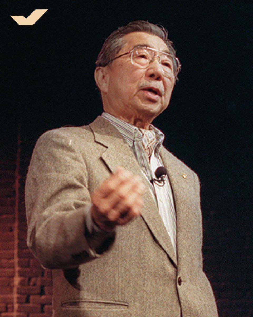 Today we honor Gordon Hirabayashi, born #OTD in 1918. Hirabayashi was imprisoned after defying the federal government’s internment of more than 100,000 Japanese-Americans during World War II. Justice was served when the Supreme Court overturned his conviction 45 years later. 🙌🏽