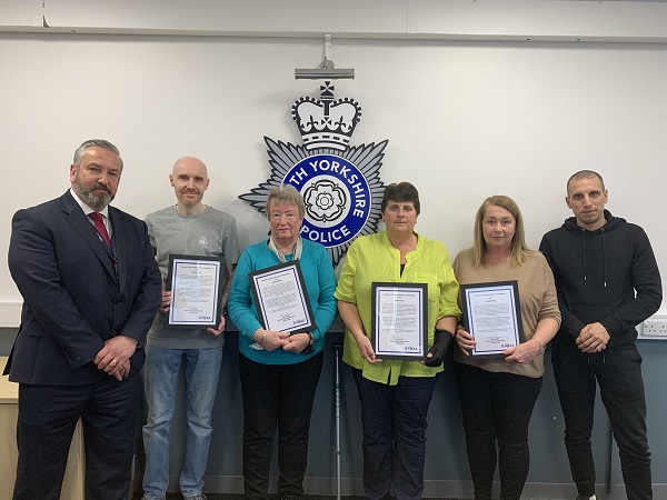 Four selfless members of the public have been commended by South Yorkshire Police for their bravery and compassion after desperately trying to save the life of a young dad who had been stabbed in a #Barnsley street. Read more here ➡️ orlo.uk/KAERP