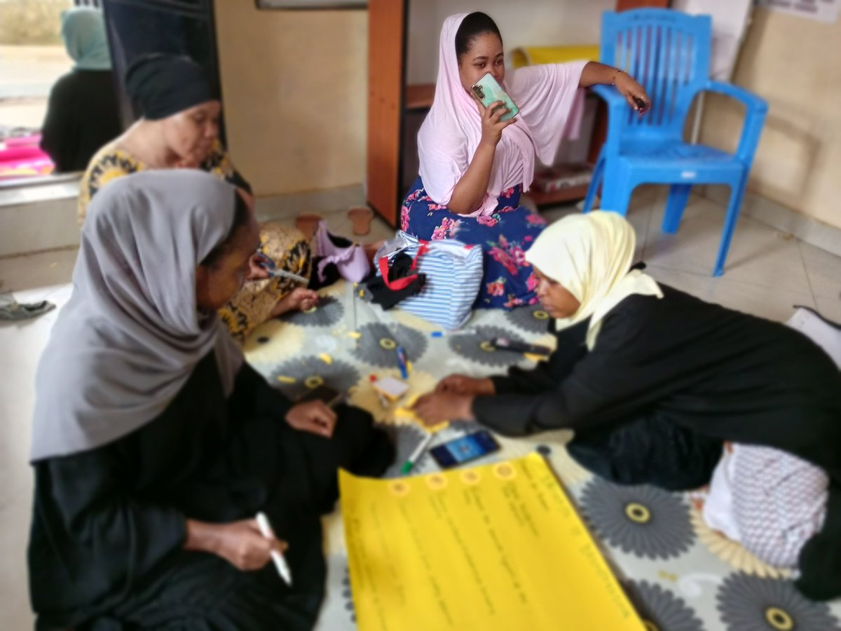 Zai_Kim3's tweet photo. Today, we all crafted stunning charts with our hands, an awe-inspiring experience. The process was truly amazing, each creation brimming with beauty.🦋♥️
@amurtafrica 
@USAID 
#DreamsUSAIDtujitegemee https://t.co/jZhLOLZcrh