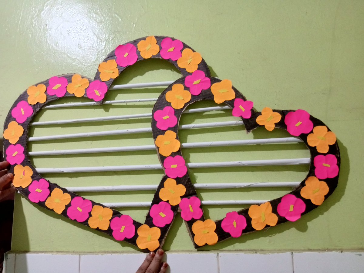 Zai_Kim3's tweet photo. Today, we all crafted stunning charts with our hands, an awe-inspiring experience. The process was truly amazing, each creation brimming with beauty.🦋♥️
@amurtafrica 
@USAID 
#DreamsUSAIDtujitegemee https://t.co/jZhLOLZcrh