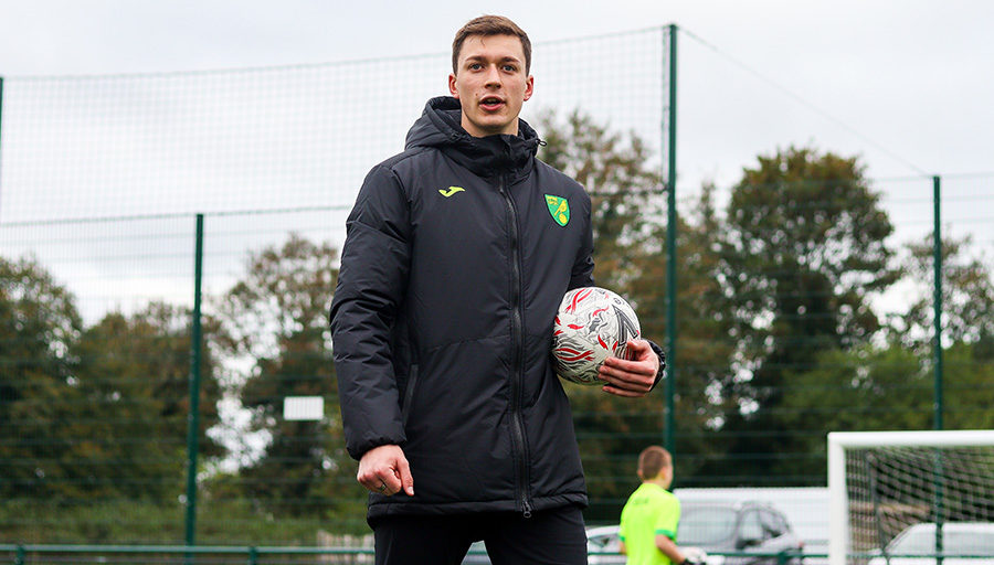 We are hosting a GK Workshop with Billy Johnson to help coaches have a better understanding of GK specific tactics & techniques. 📆 Thursday 25 April ⏰ 7.30-9.30pm 📍 @theFDCnorfolk 💰 FREE 🗣️ Billy Johnson (Norwich City Academy GK Coach) Sign up 👇 forms.office.com/e/b7vQf6QAQj