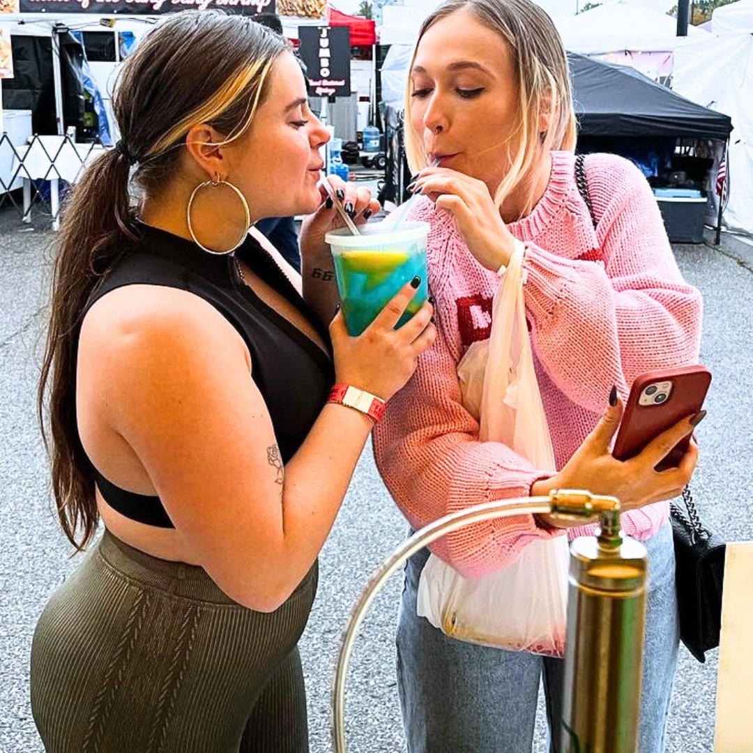 You know what's even better? Lemonade you get to share with your foodie buddy! 🥤👯  #famousfoodfestival #brotherslemonade #lemonade #lemonadelovers #lemonperfection  #foodiesofinstagram #foodofinstagram #longislandfoodie #longislandfood  #longislandfoodies #lieats #eatingnewyork