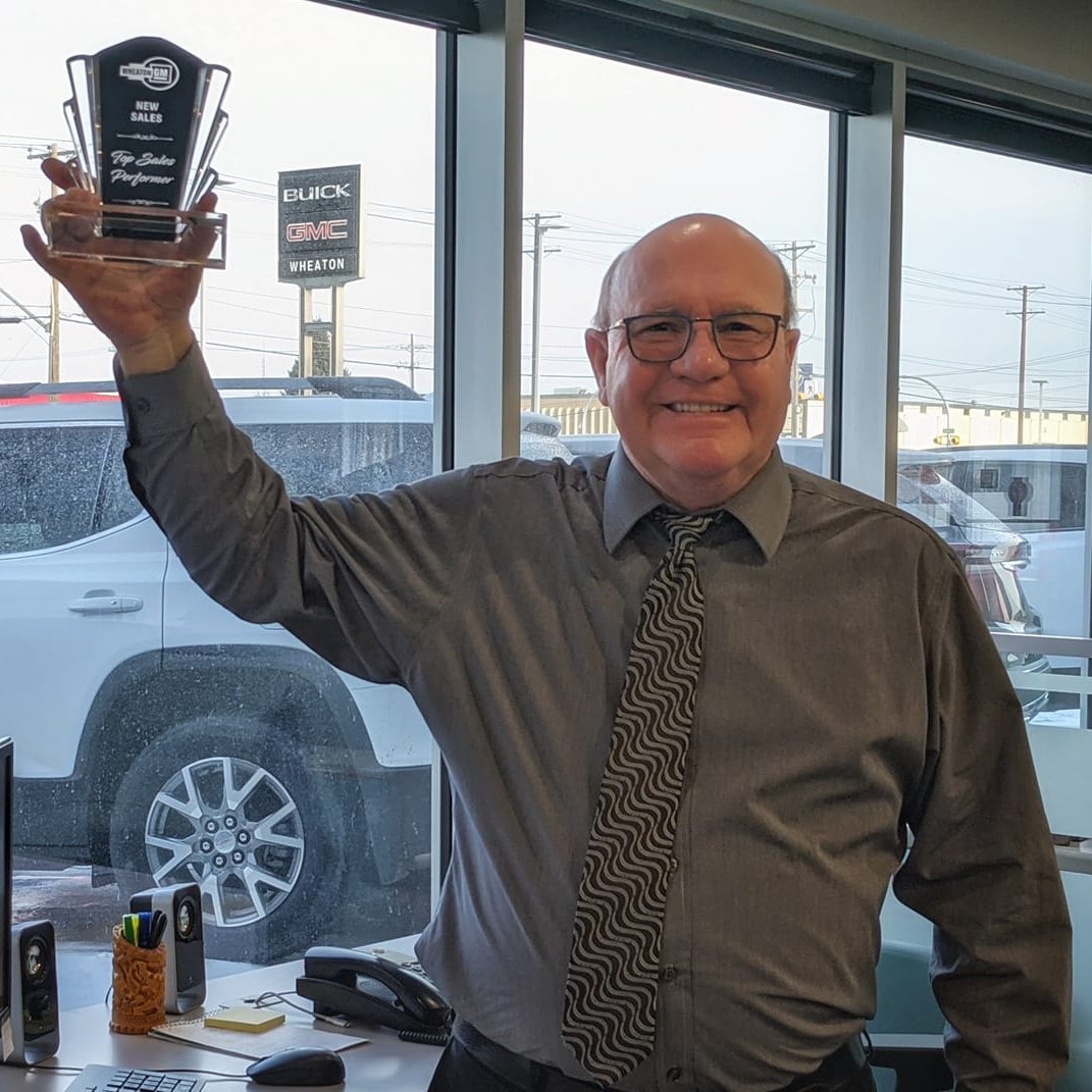 WheatonGM's tweet photo. ����𝗳𝘁𝗲𝗿 𝟮𝟱 𝗿𝗲𝗺𝗮𝗿𝗸𝗮𝗯𝗹𝗲 𝘆𝗲𝗮𝗿𝘀 𝐰/ #𝐖𝐡𝐞𝐚𝐭𝐨𝐧𝐆𝐌, 𝗼𝘂𝗿 𝗰𝗼𝗹𝗹𝗲𝗮𝗴𝘂𝗲 𝗣𝗲𝘁𝗲𝗿 𝗪𝗮𝗹𝗹 𝘄𝗶𝗹𝗹 𝗯𝗲 𝘁𝗮𝗸𝗶𝗻𝗴 𝗵𝗶𝘀 𝘄𝗲𝗹𝗹-𝗱𝗲𝘀𝗲𝗿𝘃𝗲𝗱 𝘀𝘁𝗲𝗽 𝗶𝗻𝘁𝗼 #𝗿𝗲𝘁𝗶𝗿𝗲𝗺𝗲𝗻𝘁. Today is his last day! Congrats Peter, we will miss u. #yxe https://t.co/4RmzqjHXvy