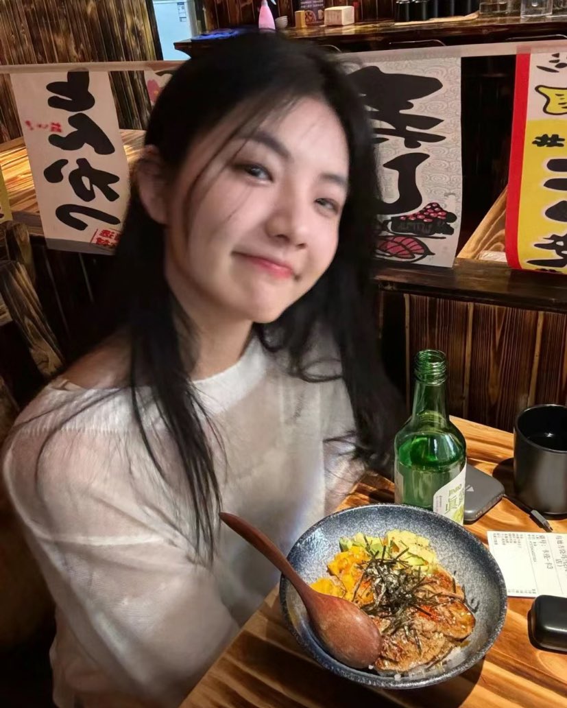 pov: você foi em um encontro comigo, fiz birra, te encarei por vários minutos e fiquei tirado uma com a sua cara.