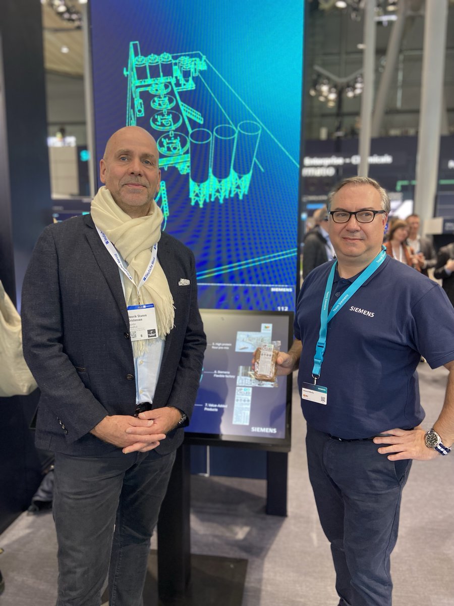 siemenssoftware's tweet photo. Look: @Blendhub is at Hannover Messe this week! They're demonstrating how food and beverage manufacturers can use tech to become more #sustainable enterprises. Read more on the #future of #FoodProduction: https://t.co/nAEHTocx0F #FoodAndBeverage #DigitalTwin #Sustainability #HM24 https://t.co/OAgmMwNyRJ