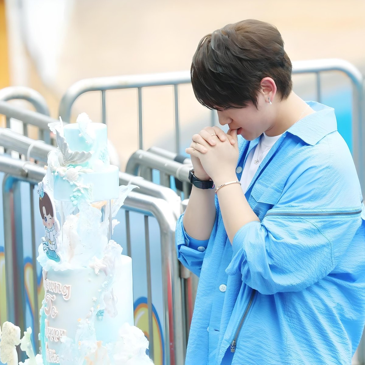 miniAngel990430's tweet photo. 🫶驚自己白卡，所以記錄一下😛🫶
😑雖然早兩日有D心UP
😇不過 ... 人在做 天在看
🌈今日午後轉晴🌤️連個天都幫我哋
❤️仲有起姜姜嘅農曆生日前後
🔴接連收到兩份禮物🎁🎁
🍑我而家有呀姜你兩個親簽
❤️好開汁呀🍑
#姜濤 #keungto #ギョントウ #happykt430day2024
#希望姜和糖以後開開心心遠離小人 https://t.co/4w0ysVJDkS