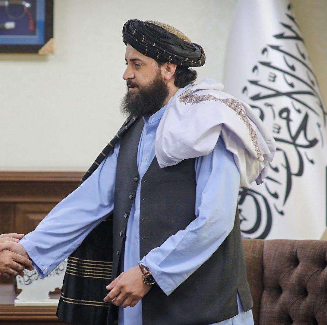 Fawzeyah01's tweet photo. دنن شپۍ ډالي ❤
دځوان وزیر دفاع تازه انځور ❤
ریټویټ یی کړي چي کمپ میشتي اور واخلي🔁 https://t.co/Tbzw1z7j4M