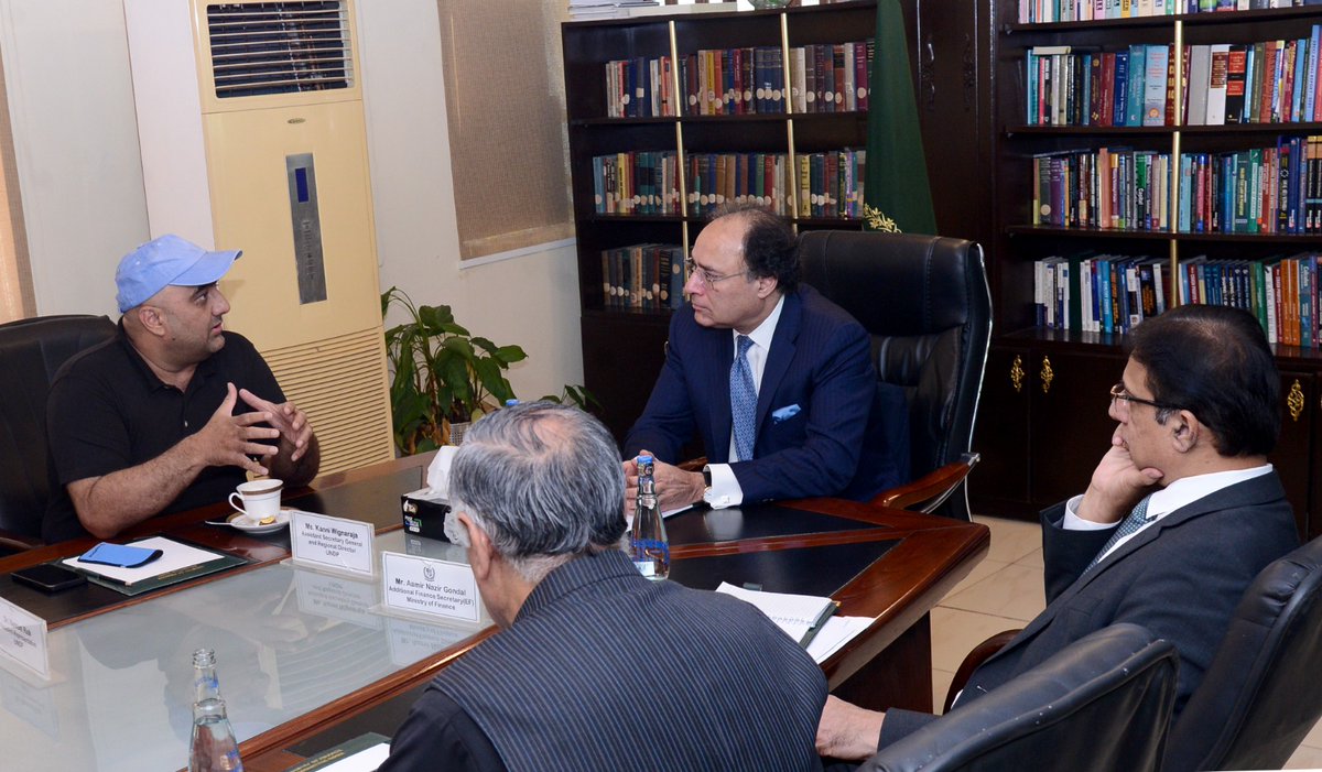 Federal Minister for Finance & Revenue Senator Muhammad Aurangzeb held a meeting with Mr. Naeem Mir, Chairman of the Supreme Council of All Pakistan Anjuman-e-Tajran.