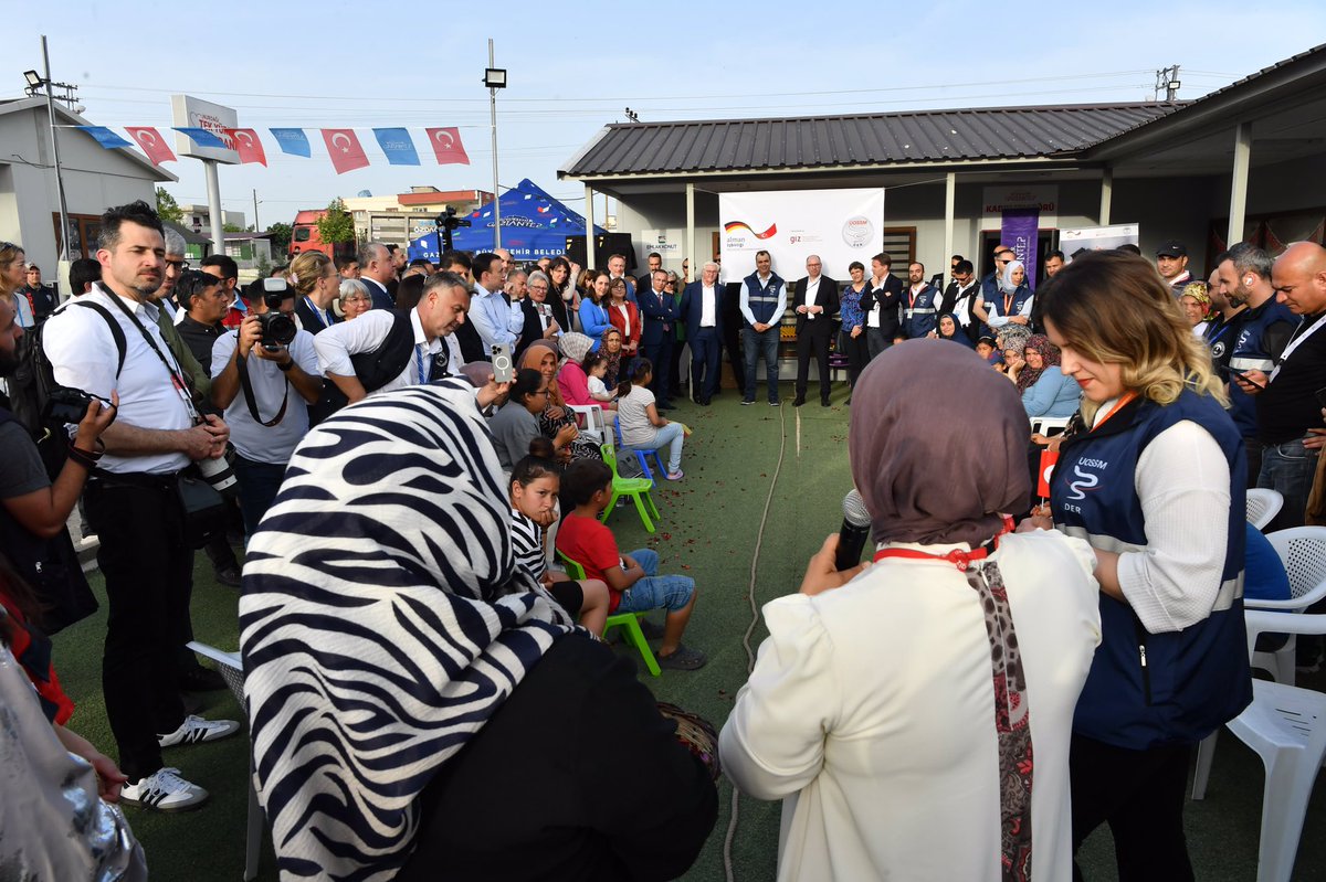 Gaziantep Valiliği (@gantepvaliligi) on Twitter photo Almanya Cumhurbaşkanı Sayın Frank Walter Steinmeier, Valimiz Kemal Çeber ve protokol ile birlikte #6ŞubatDepremi’nden en çok etkilenen ilçelerimizden #Nurdağı’nı ziyaret etti.
#Gaziantep
<a href="/kemalcebervali/">Kemal Çeber</a> Almanya Cumhurbaşkanı Sayın Frank Walter Steinmeier, Valimiz Kemal Çeber ve protokol ile birlikte #6ŞubatDepremi’nden en çok etkilenen ilçelerimizden #Nurdağı’nı ziyaret etti.
#Gaziantep
<a href="/kemalcebervali/">Kemal Çeber</a>