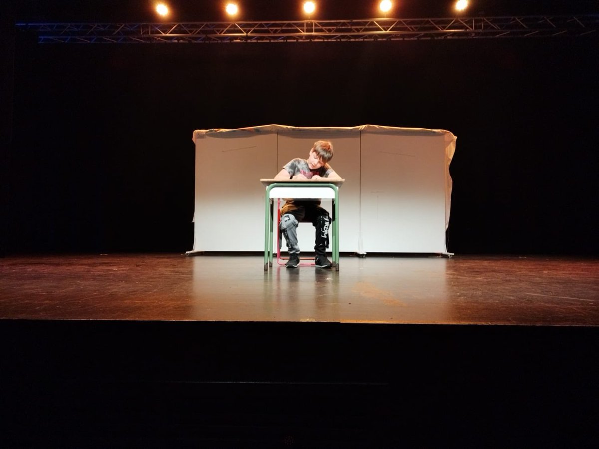 coleAl_Andalus's tweet photo. Arrancamos la VI Semana Cultural y de Animación lectora con el estreno de la obra de La foto de los diez mil me gusta de @Nando_Lopez_ ¡Bravo! Y un ole 🙌🏻 para nuestro alumnado de 6º de primaria  #DiaDelLibro #SomosTeatroSomosLectura @BBEECADIZ @CEPdeJEREZ https://t.co/EEhvF89WTl