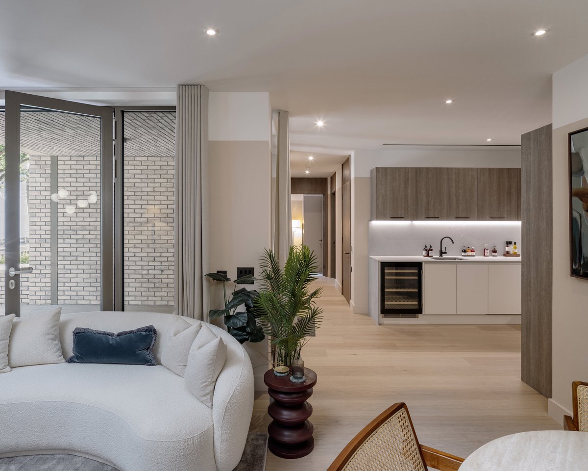 Cosway Street by @BellPhillipsArc has been featured in <a href="/dezeen/">Dezeen</a>. The development has created 49 spacious new homes in Marylebone, and the scalloped façades were constructed offsite using precast components faced with brick. Head over to Dezeen to read more! bit.ly/3JuWGJh