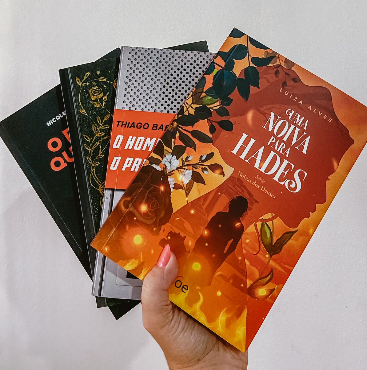 Flyvinho, papagayo drácula tweet media