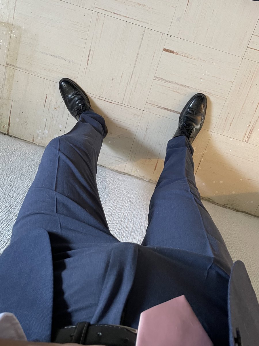 ElioSuited's tweet photo. Mi traje azul que usé hace unas semanas para una boda. 🥵 https://t.co/UOLYdO5AOQ