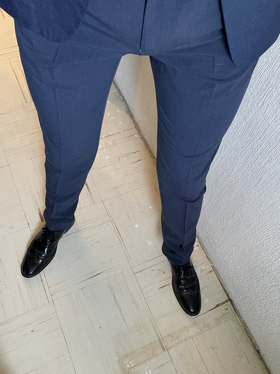ElioSuited's tweet photo. Mi traje azul que usé hace unas semanas para una boda. 🥵 https://t.co/UOLYdO5AOQ