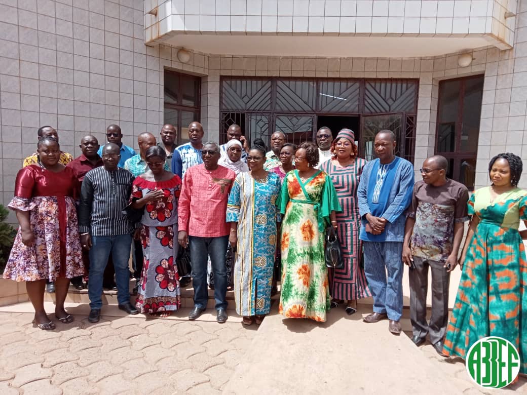 Dans le cadre de la mise en œuvre de l’objectif 3 du programme Ado Avance Ensemble, l'ABBEF a tenu du 16 au 18 Avril 2024 à Ouagadougou, un atelier de formation à l'endroit de (20) décideurs politiques sur la clarification des valeurs en matière de #GND et #ISG selon la loi.