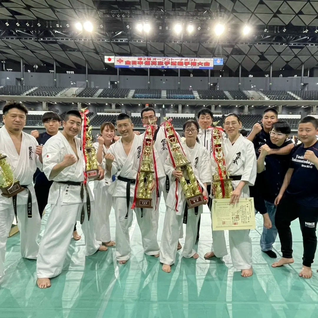YURI17527's tweet photo. 4月21日
第２回オープントーナメント
全日本極真空手道選手権大会に参加しました！！
最高で最強なセコンドと共に戦いましたが延長の末3-2で負けました。
全力出しきれたので悔いはありません。また頑張ります！！
#空手　#シニア　#北海道 https://t.co/oElkpduYVj