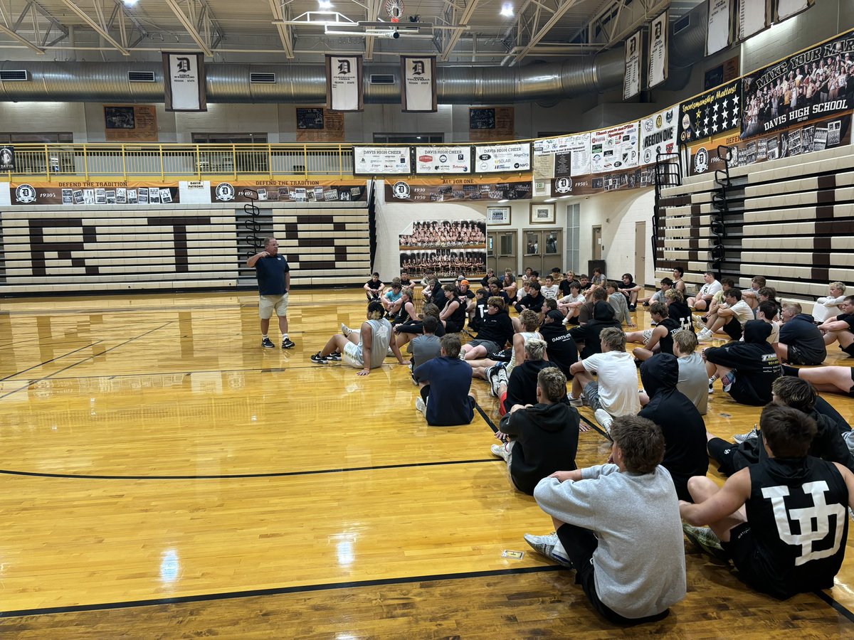 RileyJensen's tweet image. We had a phenomenal time with @DavisDartsFB this morning. Breathing, positivity, and being great teammate are always at a premium. #LabRats #ResearchAssistants #SportPsychology #MentalPerformance #Grit #Enthusiasm #Football