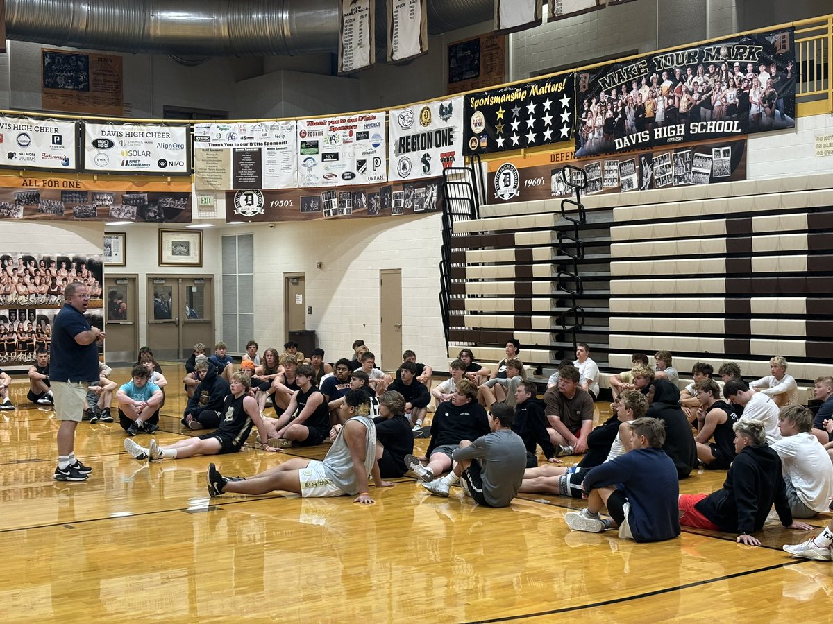 RileyJensen's tweet image. We had a phenomenal time with @DavisDartsFB this morning. Breathing, positivity, and being great teammate are always at a premium. #LabRats #ResearchAssistants #SportPsychology #MentalPerformance #Grit #Enthusiasm #Football