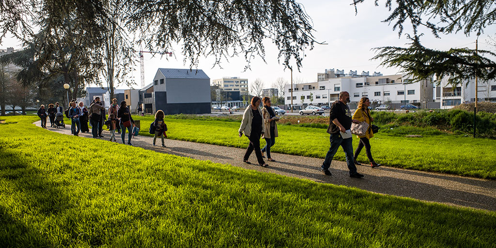 Baromètre #ANRU / @harrisint_fr : comment vivent les Français dans leur quartier ? Consultez le rapport publié par l'Agence à l'occasion des #20ansrenov 📄 anru.fr/actualites/com… @jdlevy @TolunaCorporate