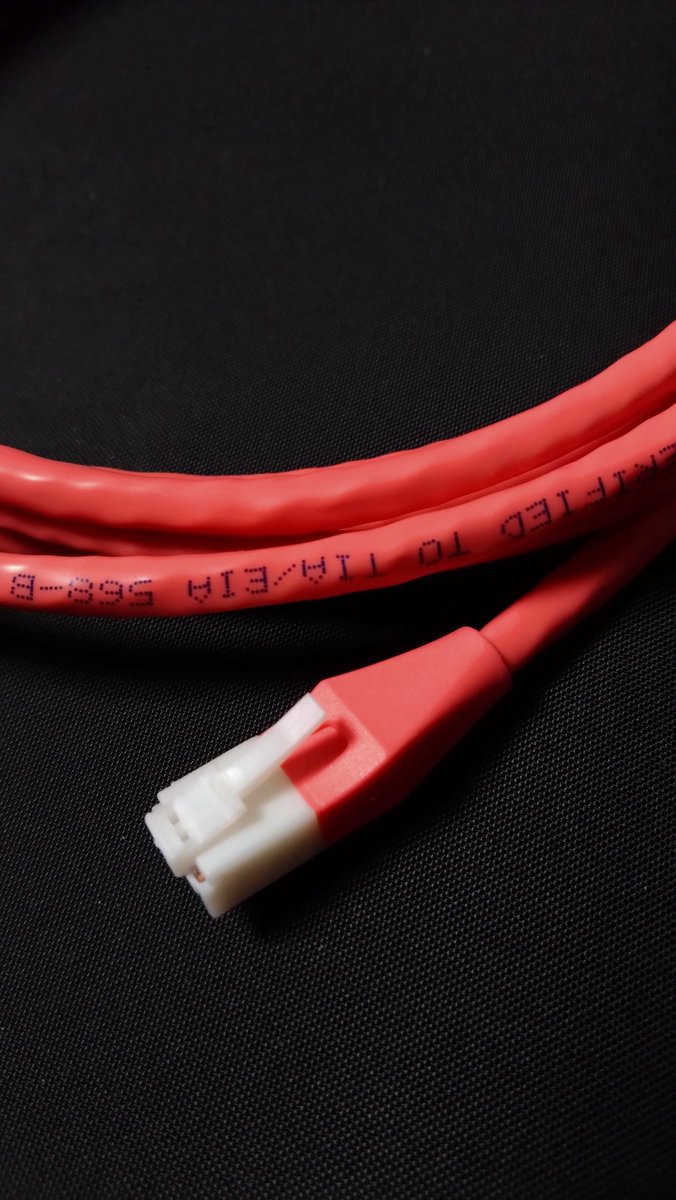 ちょっとLANケーブルが必要になって、折れないコネクタ目的でこれ買ったんだけど、CAT6なせいで線が太くて失敗したって思った。