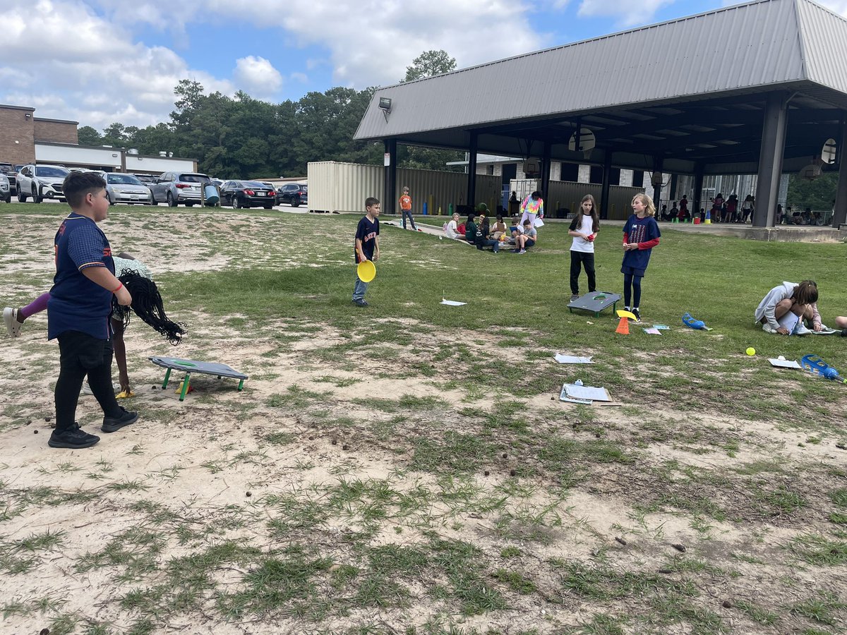 4th grade Math STAAR Obstacle Course day! #mathgetsphysical <a href="/HumbleISD_BBE/">Bear Branch Elem</a>