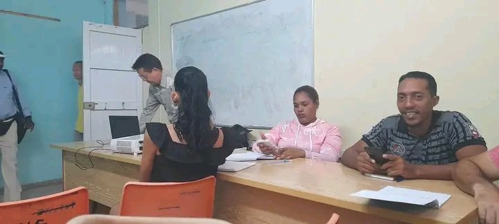 CMP95040507's tweet photo. Los especialistas del Centro Meteorológico Provincial Guantánamo,  hoy es el comienzo de su maestría una forma más de demostrar que # Juntos Podemos y en conmemoración al 30 Aniversario CITMA. CUBA. # Juntos somos ciencia. https://t.co/9gNBqvRMKu
