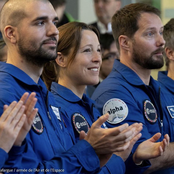 LMPositif's tweet photo. 🇫🇷👩‍🚀 L'astronaute française Sophie Adenot est désormais éligible pour les missions spatiales ! L'Agence Spatiale Européenne lui a remis son diplôme d'astronaute hier ! 🚀 (La Voix du Nord)

📸 Sébastien Lafargue https://t.co/P9QkawjrC8