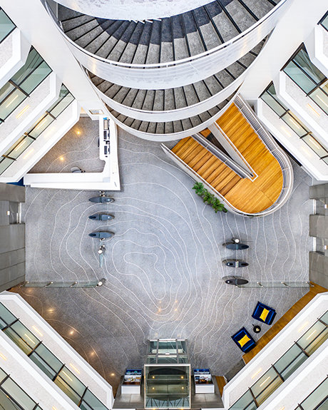 THE #PARIS IDEAL ORG ATRIUM’S SEQUOIA theme is carried on through the “growth rings” made of aluminum inlaid into the terrazzo floor at the building’s ground level. bit.ly/3vzBuPj