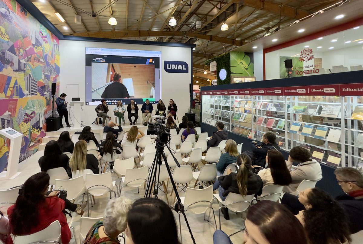 #LaUNALCuenta Experiencias transformadoras, libro que muestra el impacto de la UNAL en los territorios: Una de las 120 novedades de la #UNAL en la #FILBo2024 da cuenta de los proyectos y vivencias de la institución en los últimos años 👉 t.ly/kV4k9 Vía @PrensaUNAL