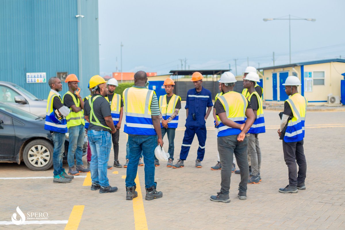 Our dedicated @Speroenergy  installers gather for a pre-installation briefing, ensuring every project is executed with precision and expertise. 

#solarinstallation 
#cleanenergyfuture 
#renewableenergy 
#verveenergyresources