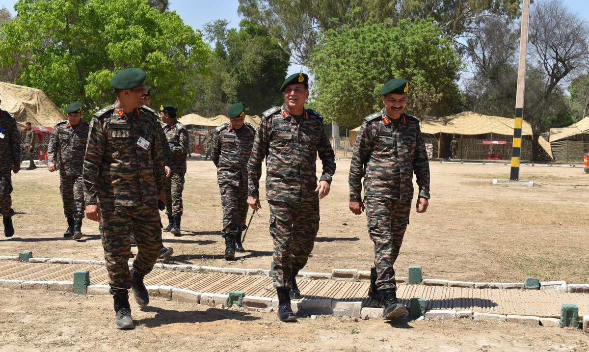 #LtGenDhirajSeth #ArmyCdrSWC visited #SriGanganagar Military Station for reviewing op preparedness and deliberations on strategic & operational aspects. The Army Commander highlighted the importance of evolving Techniques, Tactics, and Procedures to overcome the challenges of…