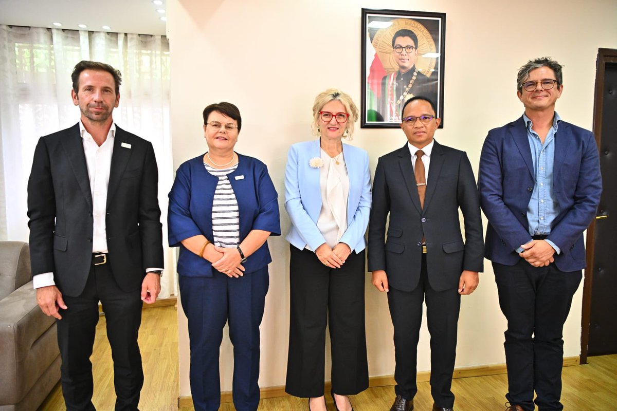 EvaUNICEF's tweet photo. During today's meeting with the Minister of Water, Fidiniavo Ravokatra, our discussion centered on the accelerated joint efforts towards access to clean water and hygiene in schools, health centers and communities for every child. https://t.co/3NgI7PqiPo