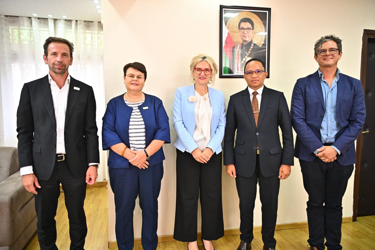 During today's meeting with the Minister of Water, Fidiniavo Ravokatra, our discussion centered on the accelerated joint efforts towards access to clean water and hygiene in schools, health centers and communities for every child.