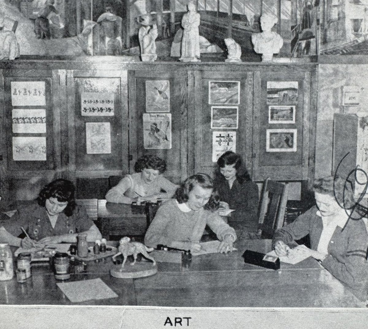 OaklandHistory's tweet photo. Vocational and elective classes at Pontiac High School in the 1940s included Office Practice, Electricity, Art, and Weaving. Pontiac, Michigan. #TheWayItWas https://t.co/TZJhJBDzv9