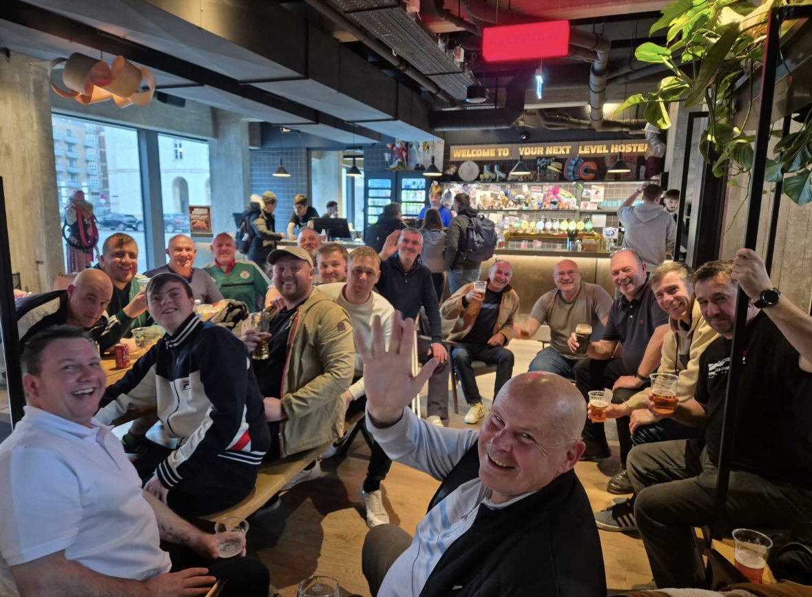 mikejackiepoole's tweet photo. Sat in a bar in Copenhagen with the Windmill Army 💙💛
One of the lads passes me a glass full of yellow, lukewarm liquid.
‘Drink it’ he said giggling. It was only when I smelt it that I realised what the eejits were trying to pull…

Fecking Carlsberg !!
#windmillarmy https://t.co/kzfRvWjMt8